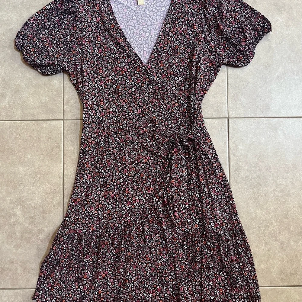 MICHAEL Kors Floral Short Sleeve Wrap-Style Floral Ruffle Mini Dress Size small